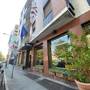 Mokinba Sant'ambroeus 3*, Milano Italia